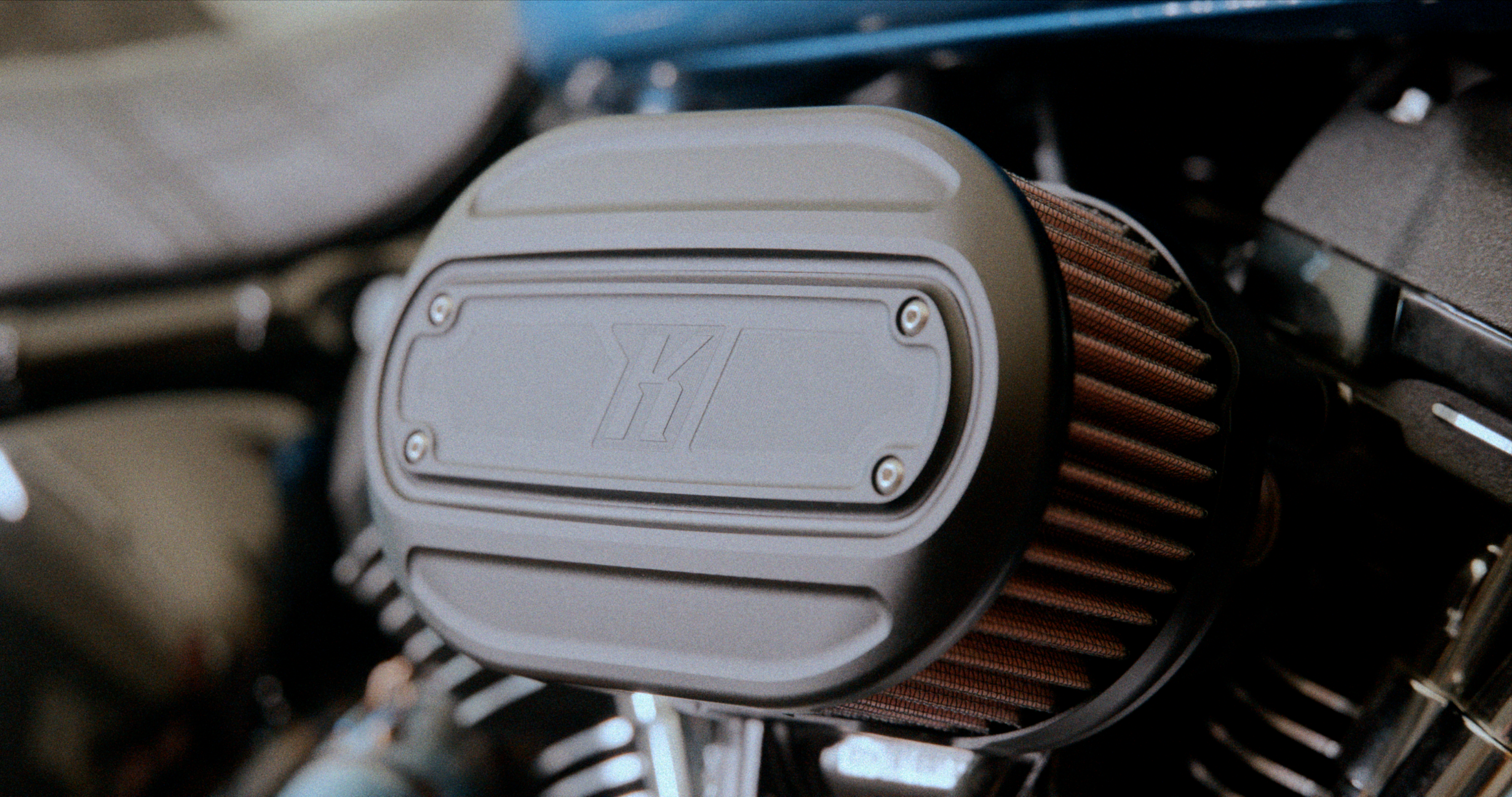 Oval Air Cleaner for M8 Engines, Chrome on M8 Softail Lowrider ST