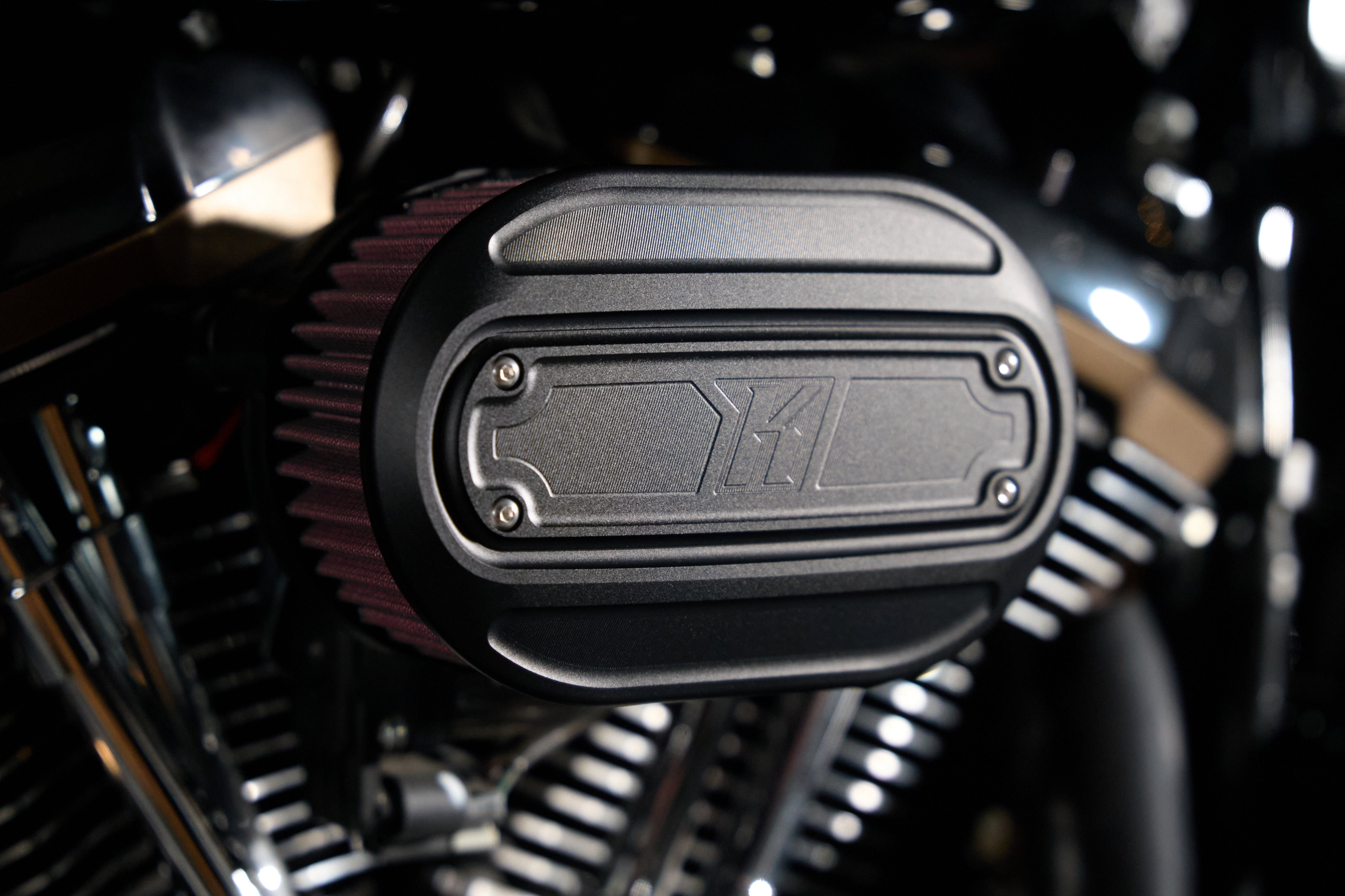Oval Air Cleaner for M8 Engines, black on Road Glide and Street Glide
