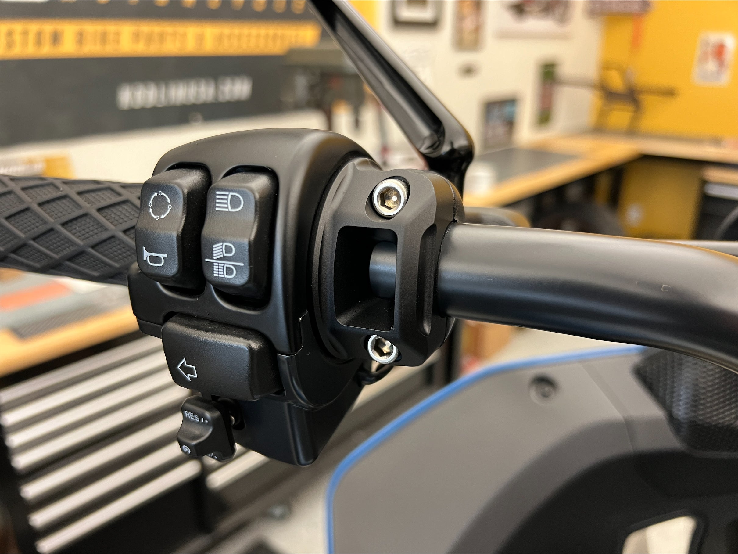 Black perch clamps on bike.