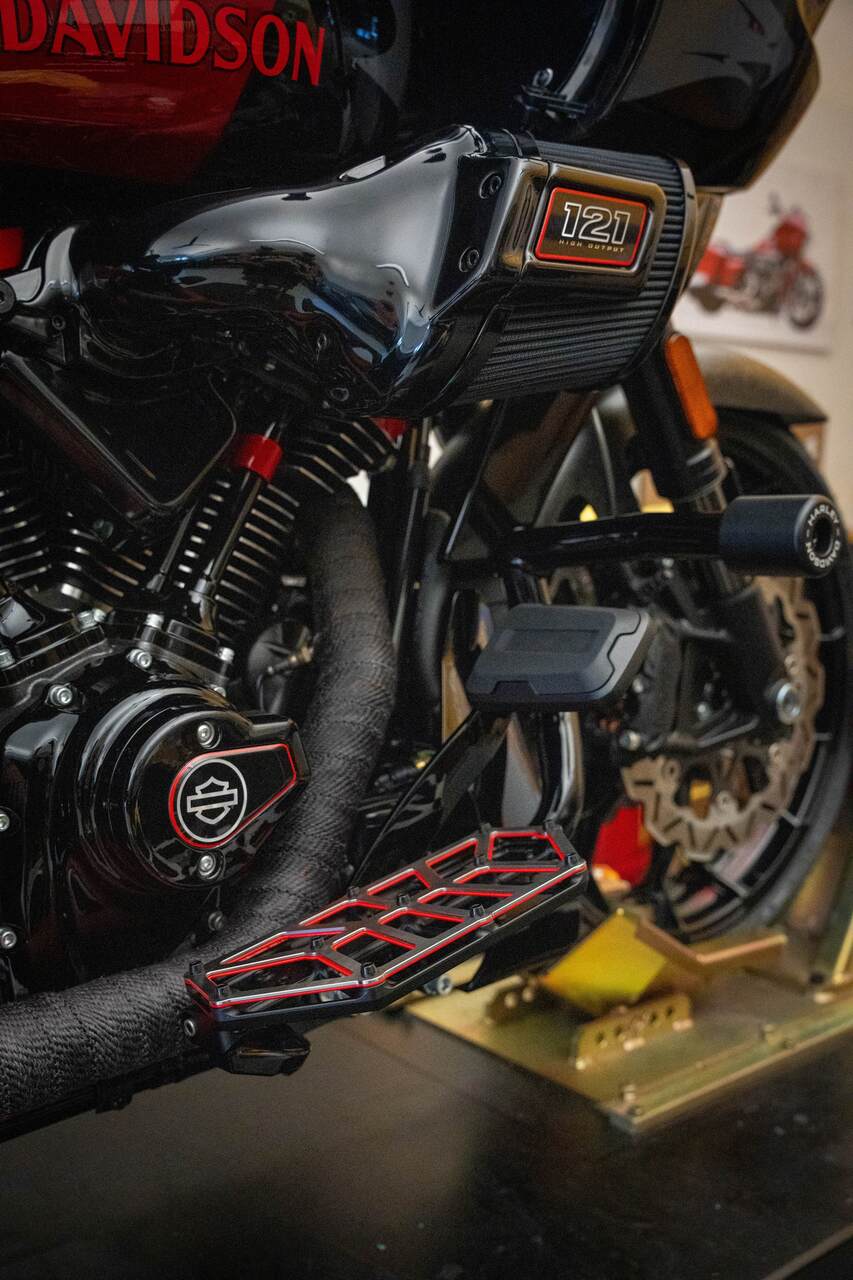 FLTRX Road Glide, FLTRXSE Road Glide CVO, FLTRXSTSE Road Glide ST CVO, FLHXSE Street Glide CVO, exhaust side