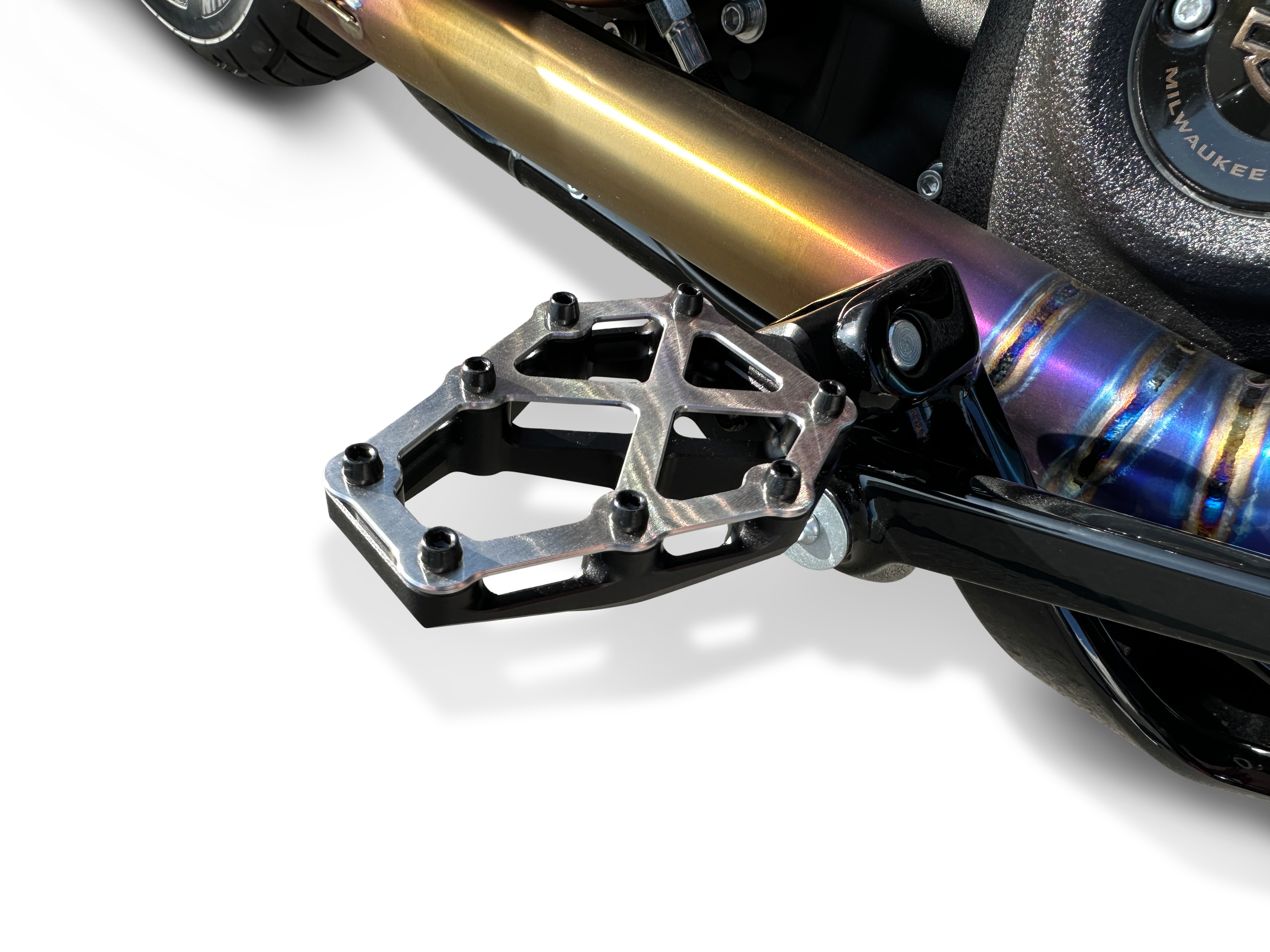 NXL footpegs on Lowrider S, Lowrider ST and Street Bob