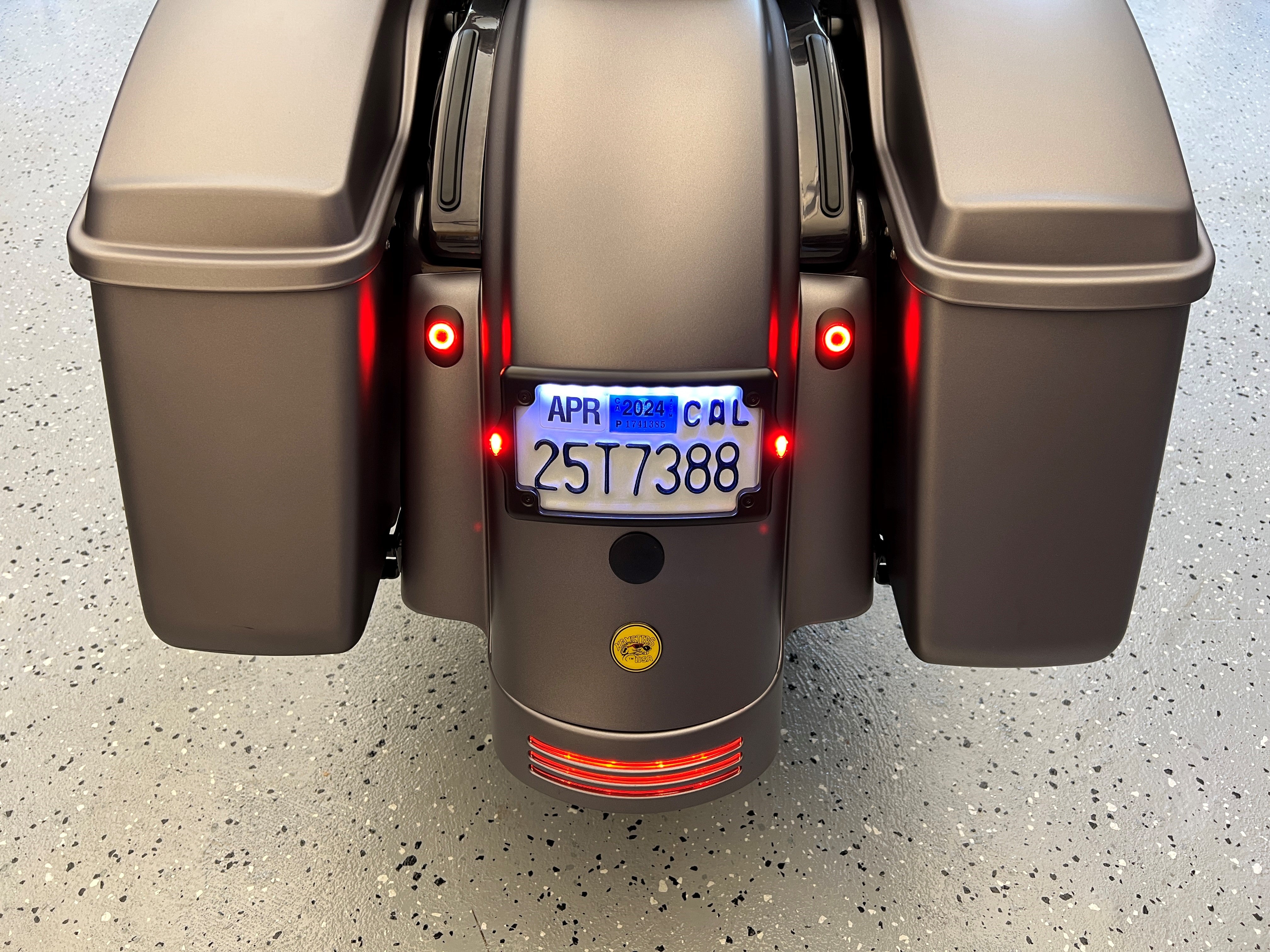 Kodlin Curved Elypse 3-1 LED License Plate Kit for HD Touring Models in Black on Street Glide