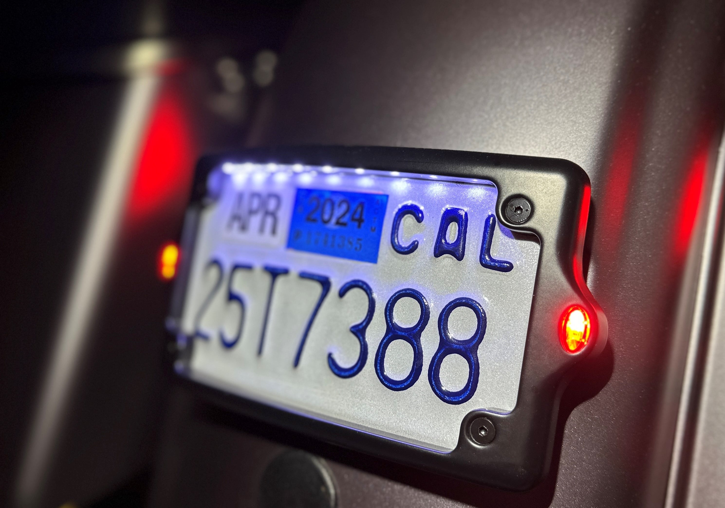 Kodlin Curved Elypse 3-1 LED License Plate Kit for HD Touring Models in Black on Road Glide